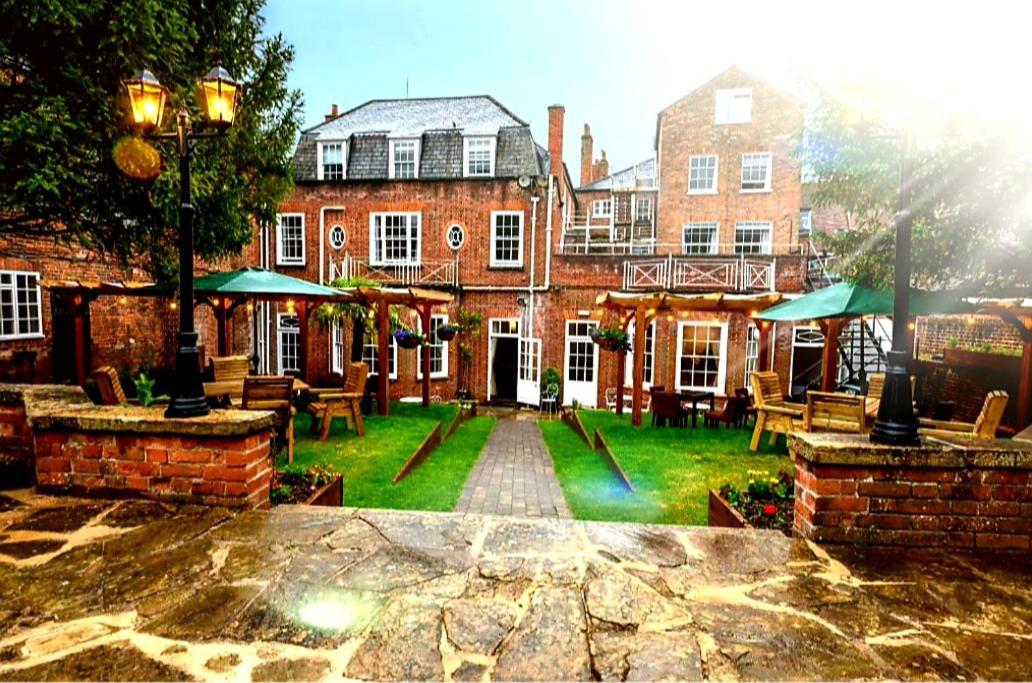 The Chequers Hotel Newbury  Buitenkant foto