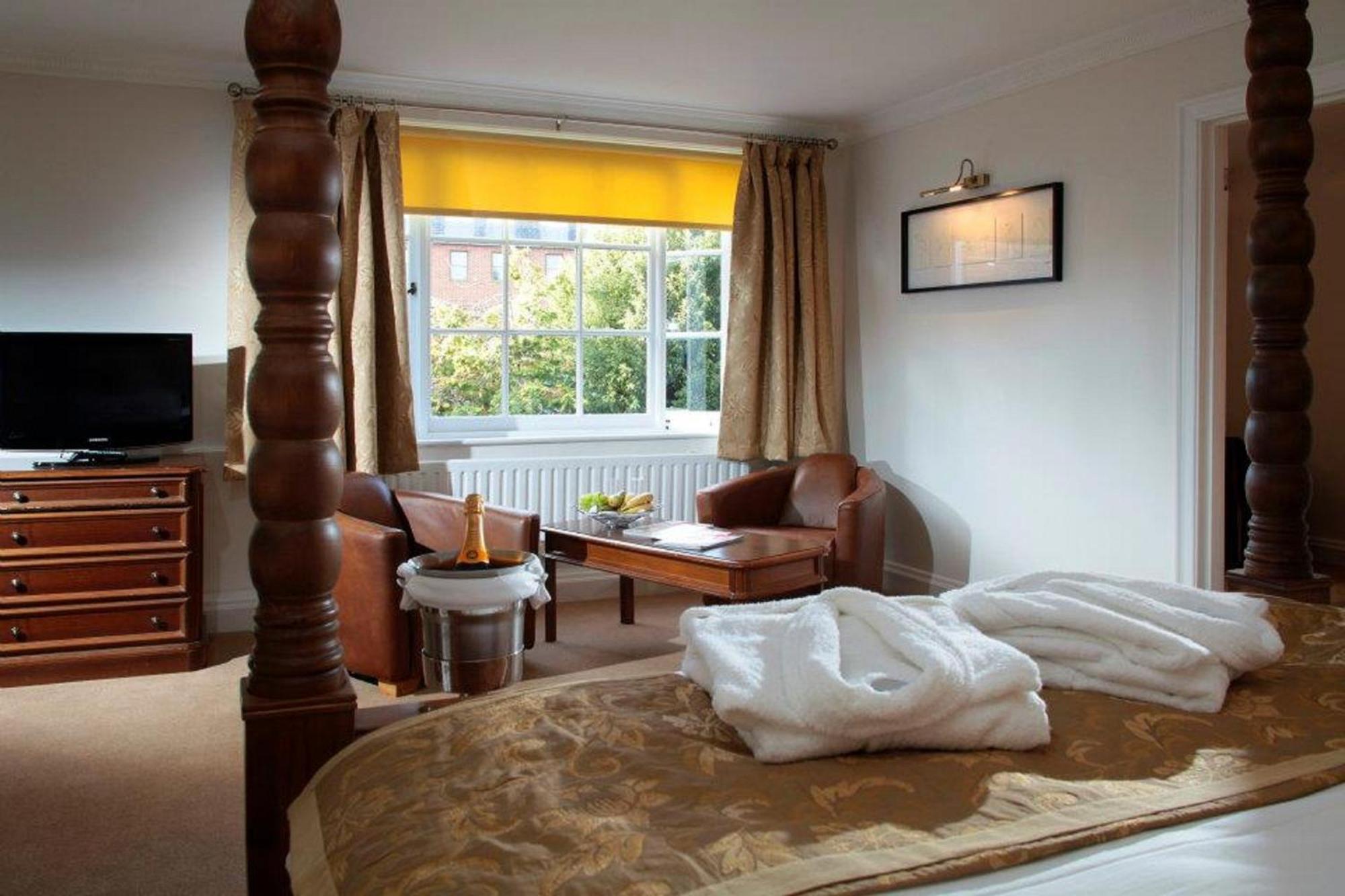 The Chequers Hotel Newbury  Buitenkant foto