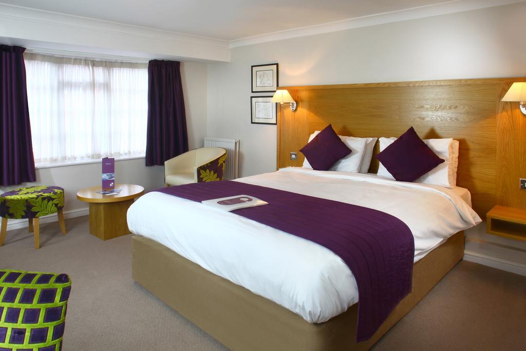 The Chequers Hotel Newbury  Buitenkant foto