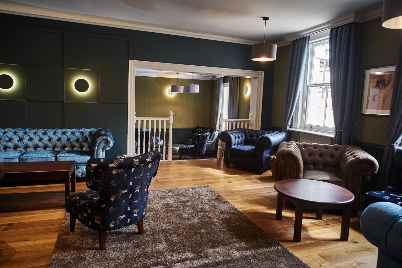 The Chequers Hotel Newbury  Buitenkant foto