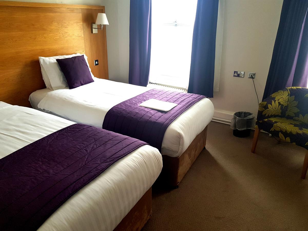 The Chequers Hotel Newbury  Buitenkant foto